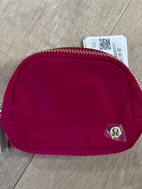 NWT Lululemon Everywhere Belt Bag Nano Berry Rumble/Gold Water-Repellent